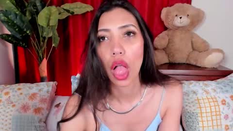 Snapshot of miss_veronica2 chatting on October 21, 1:12 pm Miss Veronica online show from October 21, 1:12 pm