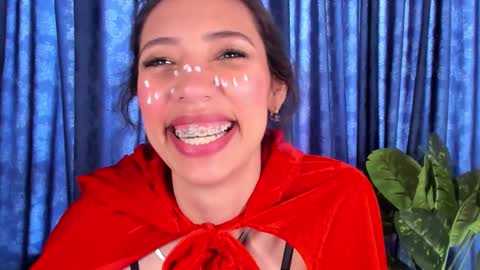 Snapshot of miss_veronica2 chatting on October 31, 1:01 pm Miss Veronica online show from October 31, 1:01 pm