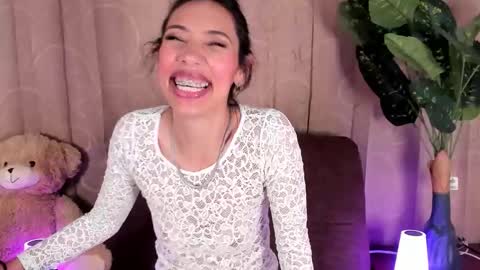 Miss Veronica online show from March 19, 1:15 pm