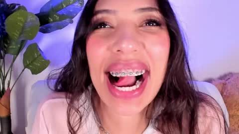 Miss Veronica online show from April 27, 1:53 pm