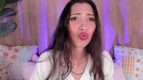 Miss Veronica online show from July 1, 1:45 pm