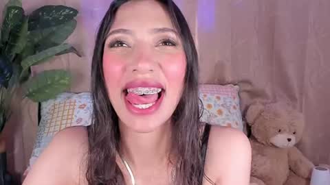 Miss Veronica online show from July 8, 1:04 pm