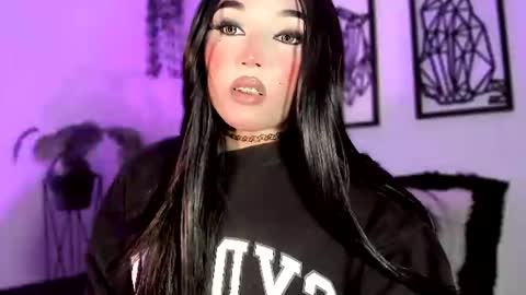 Snapshot of miss_zz chatting on July 9, 4:27 am miss_zz online show from July 9, 4:27 am
