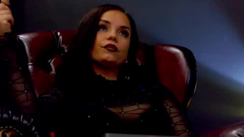 Snapshot of missalicereign chatting on April 16, 5:41 am AliceReign online show from April 16, 5:41 am