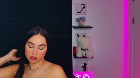 Snapshot of missameliaaa chatting on April 28, 11:26 am Amelia online show from April 28, 11:26 am