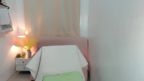 Snapshot of missangelxxx chatting on October 23, 7:23 pm missangelxxx online show from October 23, 7:23 pm