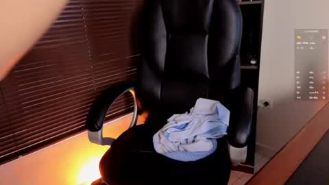 Laura online show from June 16, 1:58 pm