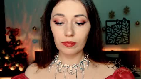 The divine Beverly online show from December 25, 5:15 pm