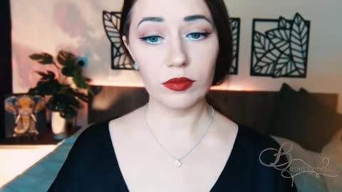 The divine Beverly online show from February 21, 10:50 am