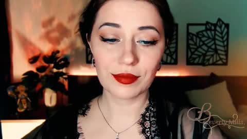 The divine Beverly online show from March 9, 7:05 pm