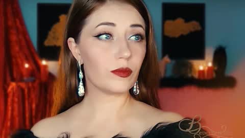 The divine Beverly online show from October 19, 9:15 pm