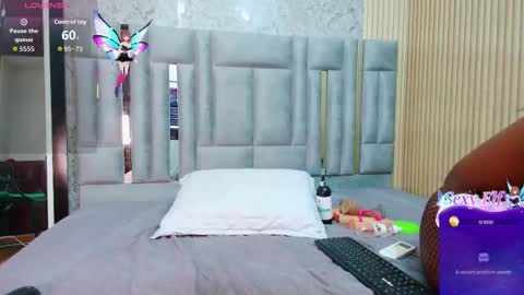 Miss Evelyn  online show from December 18, 3:01 am