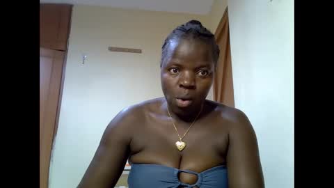 Snapshot of misscandy352_ chatting on May 18, 6:08 am misscandy352_ online show from May 18, 6:08 am