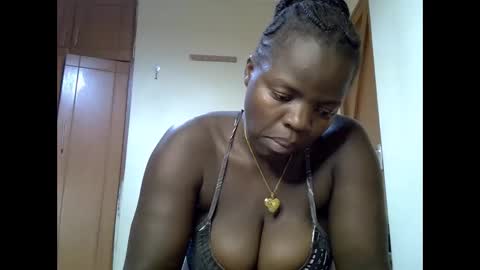 Snapshot of misscandy352_ chatting on May 19, 5:52 pm misscandy352_ online show from May 19, 5:52 pm