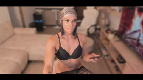 Charlotte independent model online show from April 16, 9:39 pm