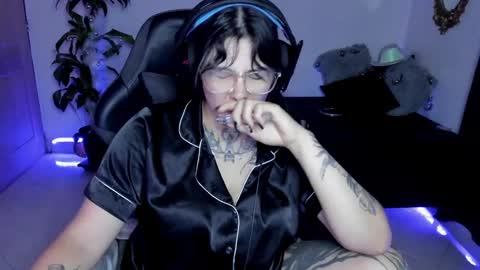 Missy Charlottte.  Hey remember to give me a thumbs up ty online show from December 24, 8:00 am