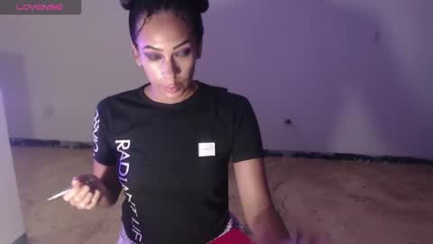 Snapshot of misscruzxz chatting on September 30, 11:21 pm Donna di Diamanti online show from September 30, 11:21 pm