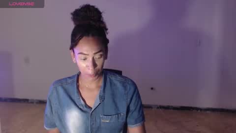 Snapshot of misscruzxz chatting on October 2, 7:54 pm Donna di Diamanti online show from October 2, 7:54 pm