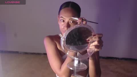 Snapshot of misscruzxz chatting on October 16, 9:16 pm Donna di Diamanti online show from October 16, 9:16 pm