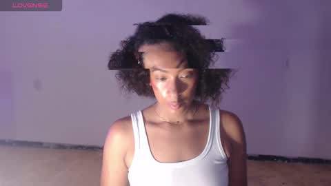 Snapshot of misscruzxz chatting on October 24, 8:16 pm Donna di Diamanti online show from October 24, 8:16 pm