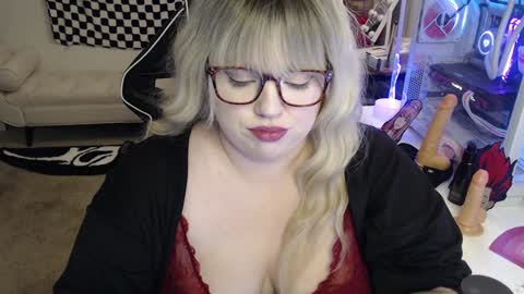 missdanibluee online show from December 16, 11:55 am