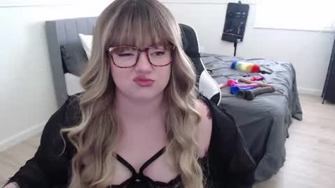missdanibluee online show from July 8, 10:58 pm