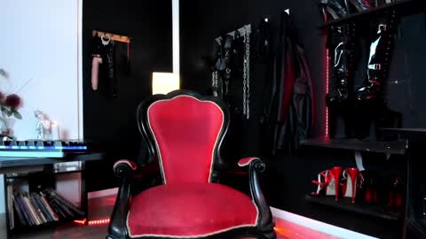 Snapshot of missdarklady chatting on January 6, 10:15 pm Missdarklady online show from January 6, 10:15 pm