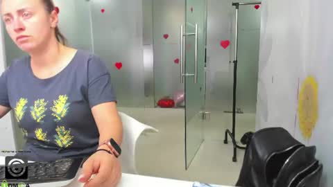 Snapshot of missdominna chatting on June 25, 2:44 am Miss Domina online show from June 25, 2:44 am