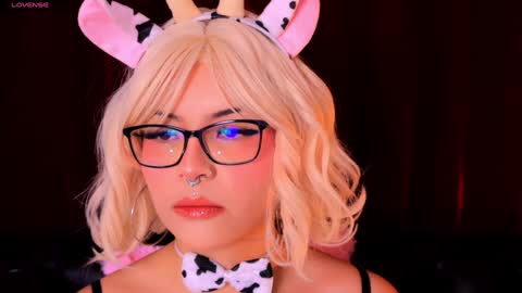 Snapshot of misselektra__ chatting on December 15, 4:40 am ELEKTRA online show from December 15, 4:40 am