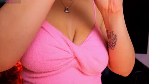 Snapshot of misselektra__ chatting on December 16, 3:51 am ELEKTRA online show from December 16, 3:51 am