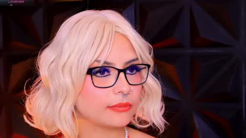 Snapshot of misselektra__ chatting on December 27, 7:08 am ELEKTRA online show from December 27, 7:08 am