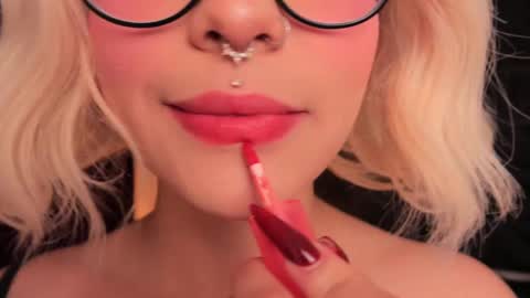 Snapshot of misselektra__ chatting on March 12, 4:51 am ELEKTRA online show from March 12, 4:51 am