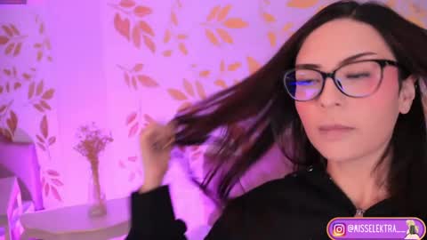 Snapshot of misselektra__ chatting on June 8, 4:02 am ELEKTRA online show from June 8, 4:02 am