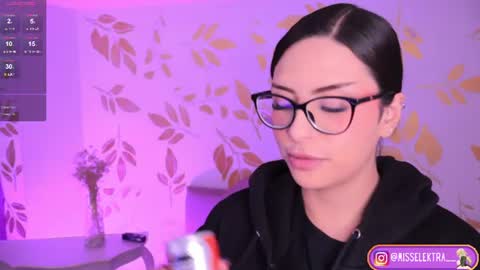 Snapshot of misselektra__ chatting on June 11, 4:32 am ELEKTRA online show from June 11, 4:32 am