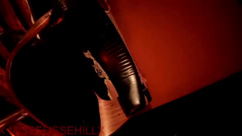 Snapshot of misselissehillx chatting on May 20, 4:02 pm Miss Elisse H. online show from May 20, 4:02 pm