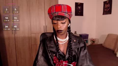 Snapshot of missemilie1 chatting on November 27, 11:07 pm Emilie Diaz online show from November 27, 11:07 pm