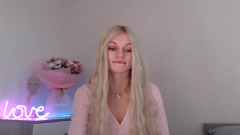 Snapshot of missemma1111 chatting on December 20, 11:26 pm EMMA online show from December 20, 11:26 pm