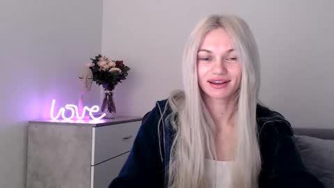 Snapshot of missemma1111 chatting on March 7, 8:44 pm EMMA online show from March 7, 8:44 pm