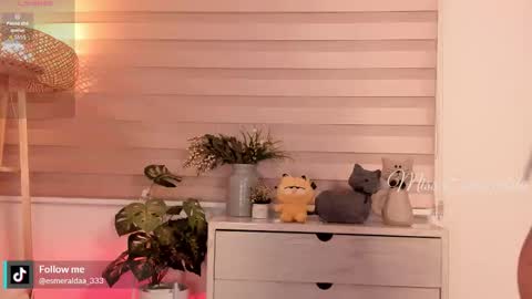 Snapshot of missesmeralda chatting on September 9, 9:47 pm Julieta Arboleda but i like call me esme online show from September 9, 9:47 pm