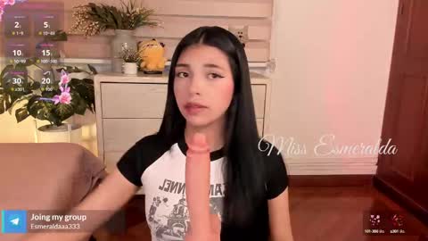 Snapshot of missesmeralda chatting on October 2, 9:55 pm Julieta Arboleda but i like call me esme online show from October 2, 9:55 pm