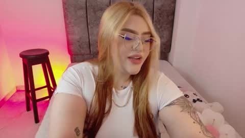 missevans_ online show from December 18, 2:45 pm