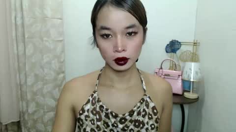 Snapshot of missfantasia chatting on November 18, 5:34 am missfantasia online show from November 18, 5:34 am