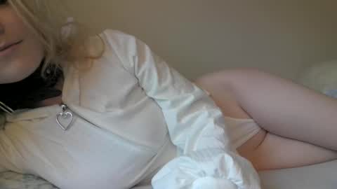 missflood online show from March 12, 12:44 pm