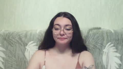 missis mona online show from December 8, 9:19 pm