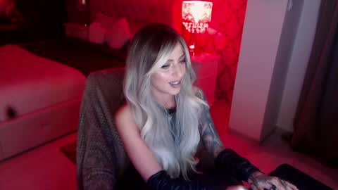 Snapshot of missjenny7 chatting on April 3, 8:51 pm MissJenny7 online show from April 3, 8:51 pm