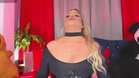 kassandra lazcano online show from April 26, 1:03 am