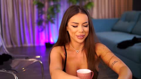 misskiarra online show from January 27, 6:19 am