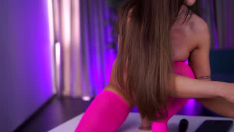 misskiarra online show from February 8, 9:35 am