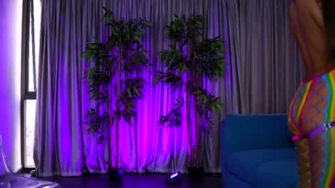 misskiarra online show from February 26, 5:20 am