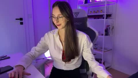 misslalii online show from October 7, 6:27 pm